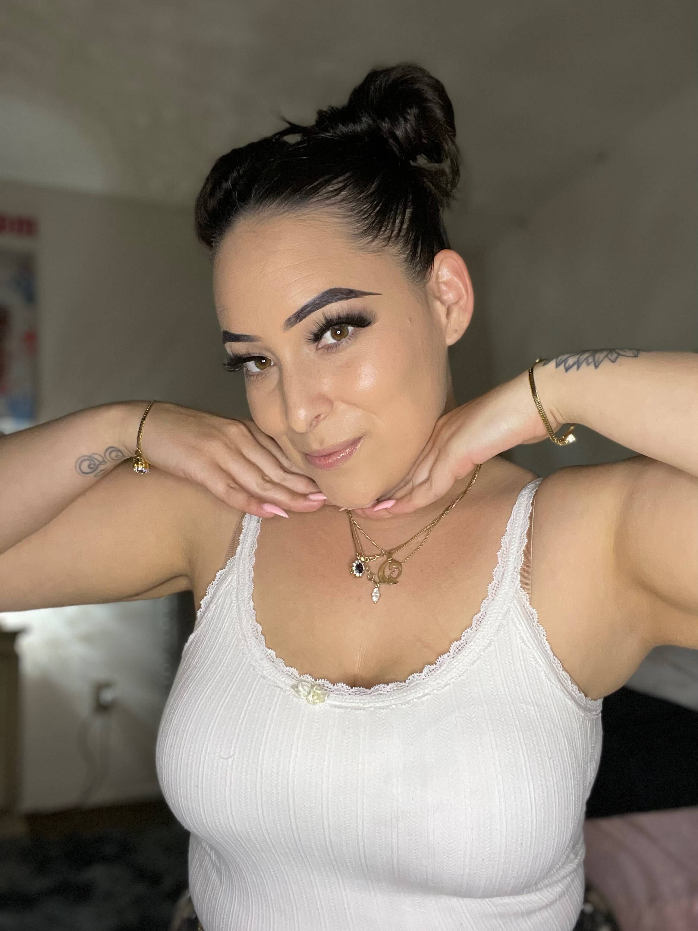 Profile of purebadlyvibes