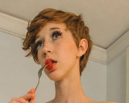 Profile of aliceoncam