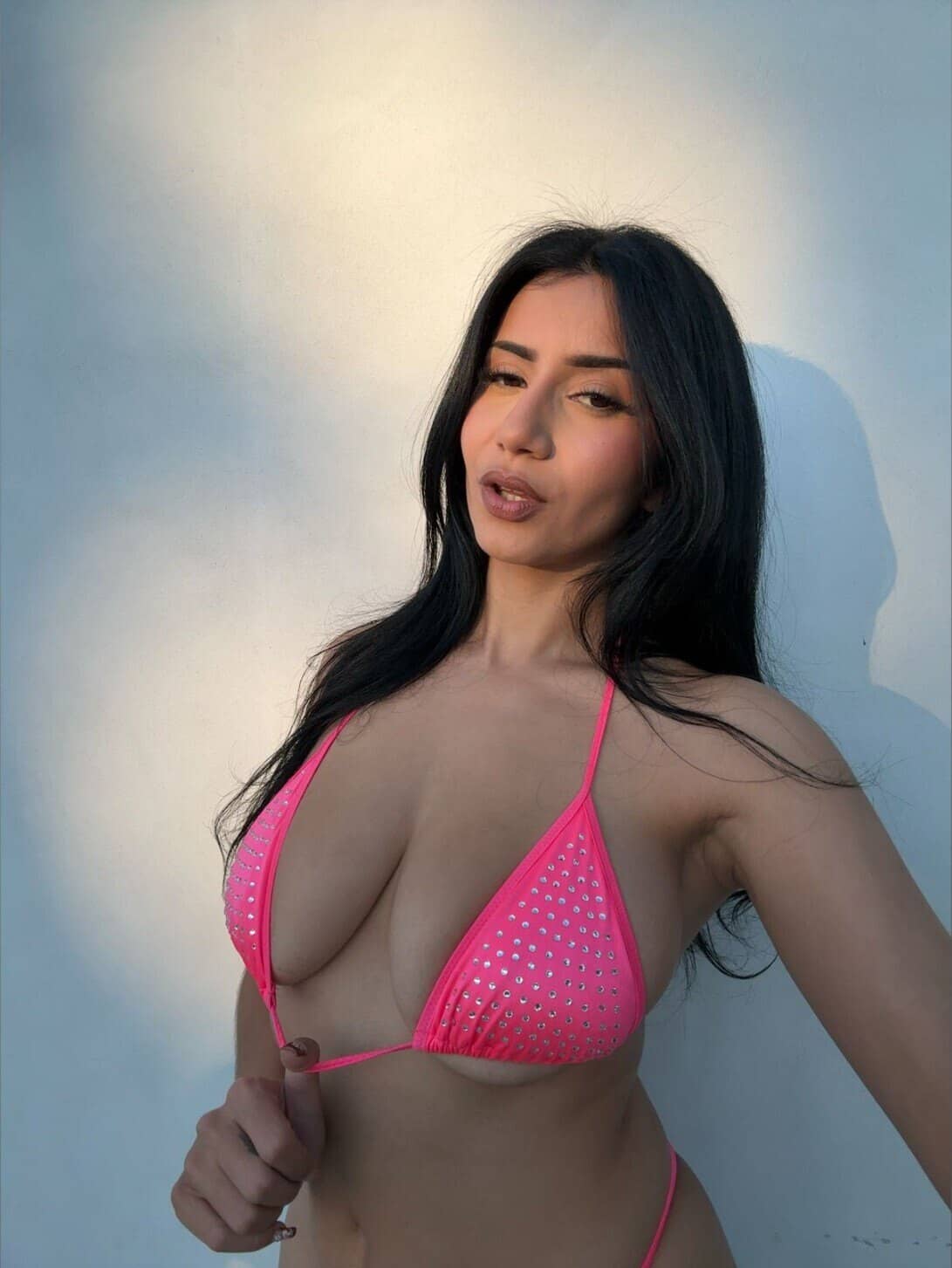 Profile of theroxiesinner